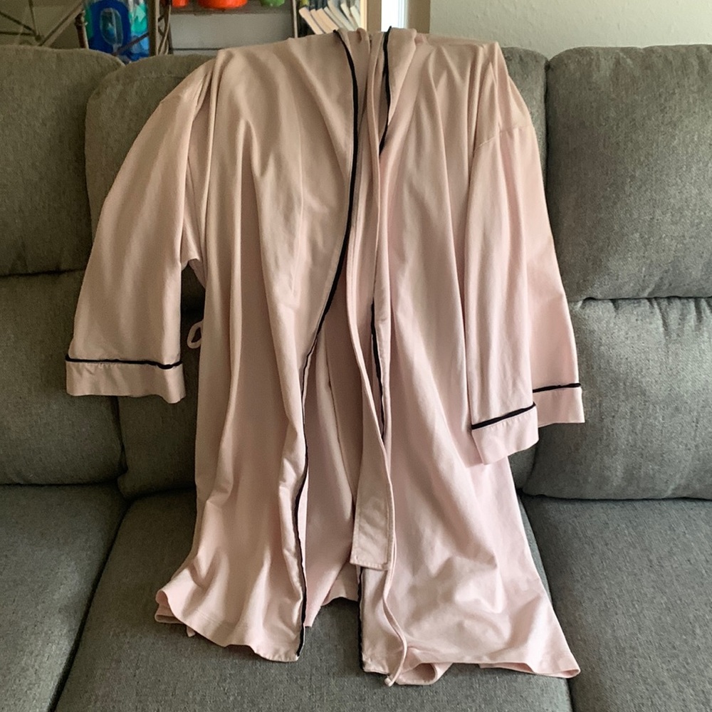 Kate Spade robe brand new size medium clean non smoking home